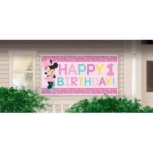 Minnie’s Fun To Be One giant banner